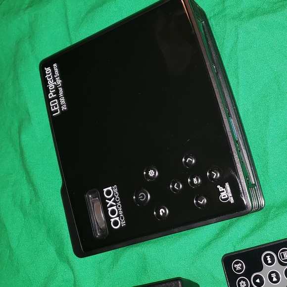 Aaxa Technologies LED Smart Projector 720 with Remote and Power Adapter - Picture 2 of 7